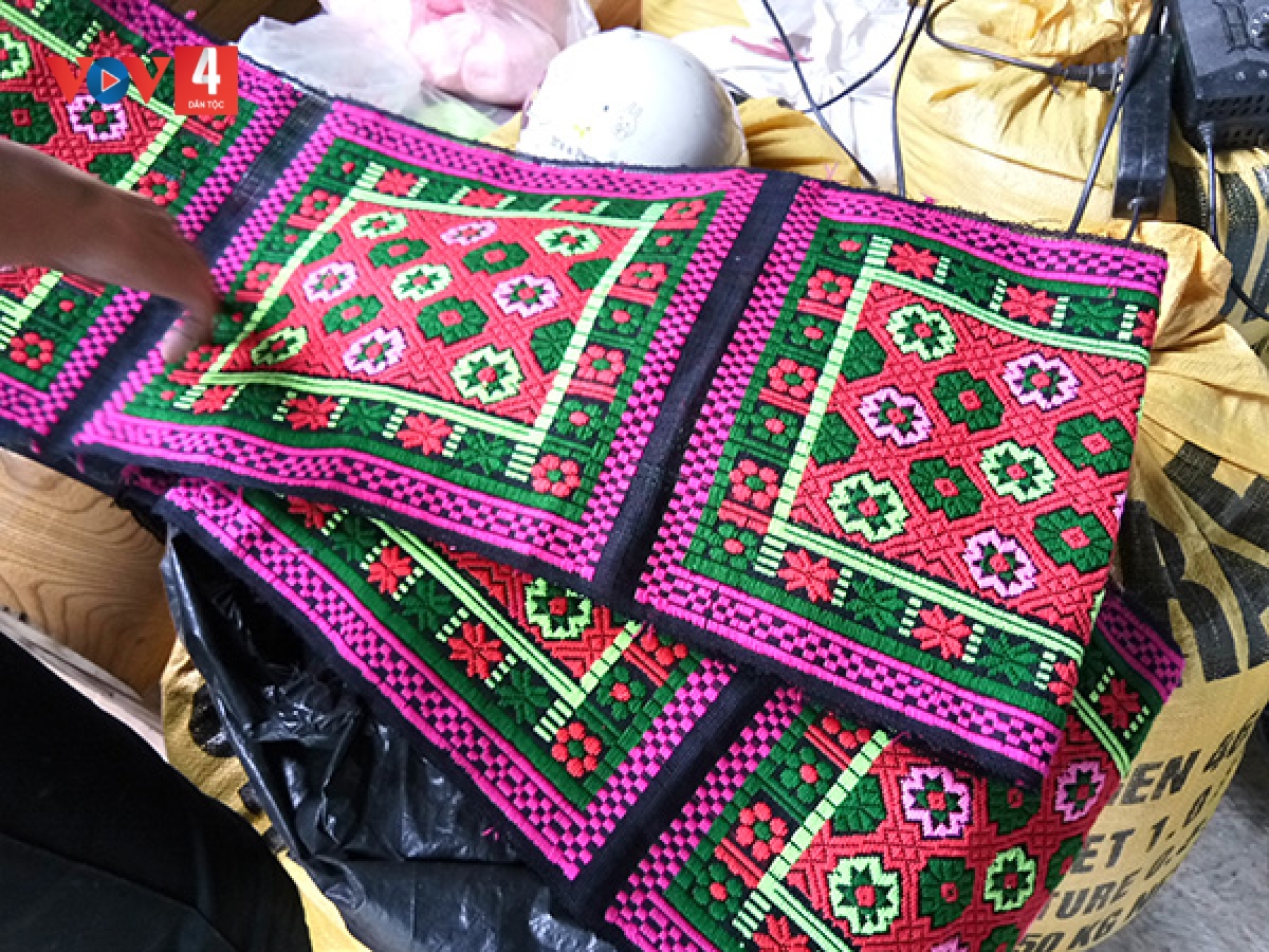 Handmade Tay Ethnic Brocade