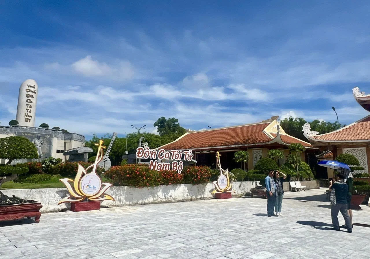 Cao Văn Lầu Memorial Center