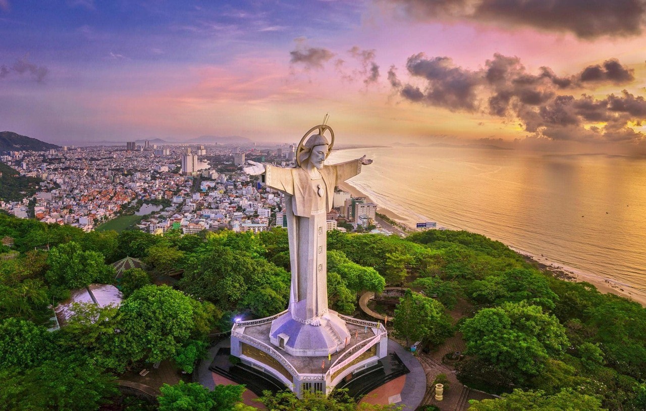 Christ the King Statue (Nui Nho)