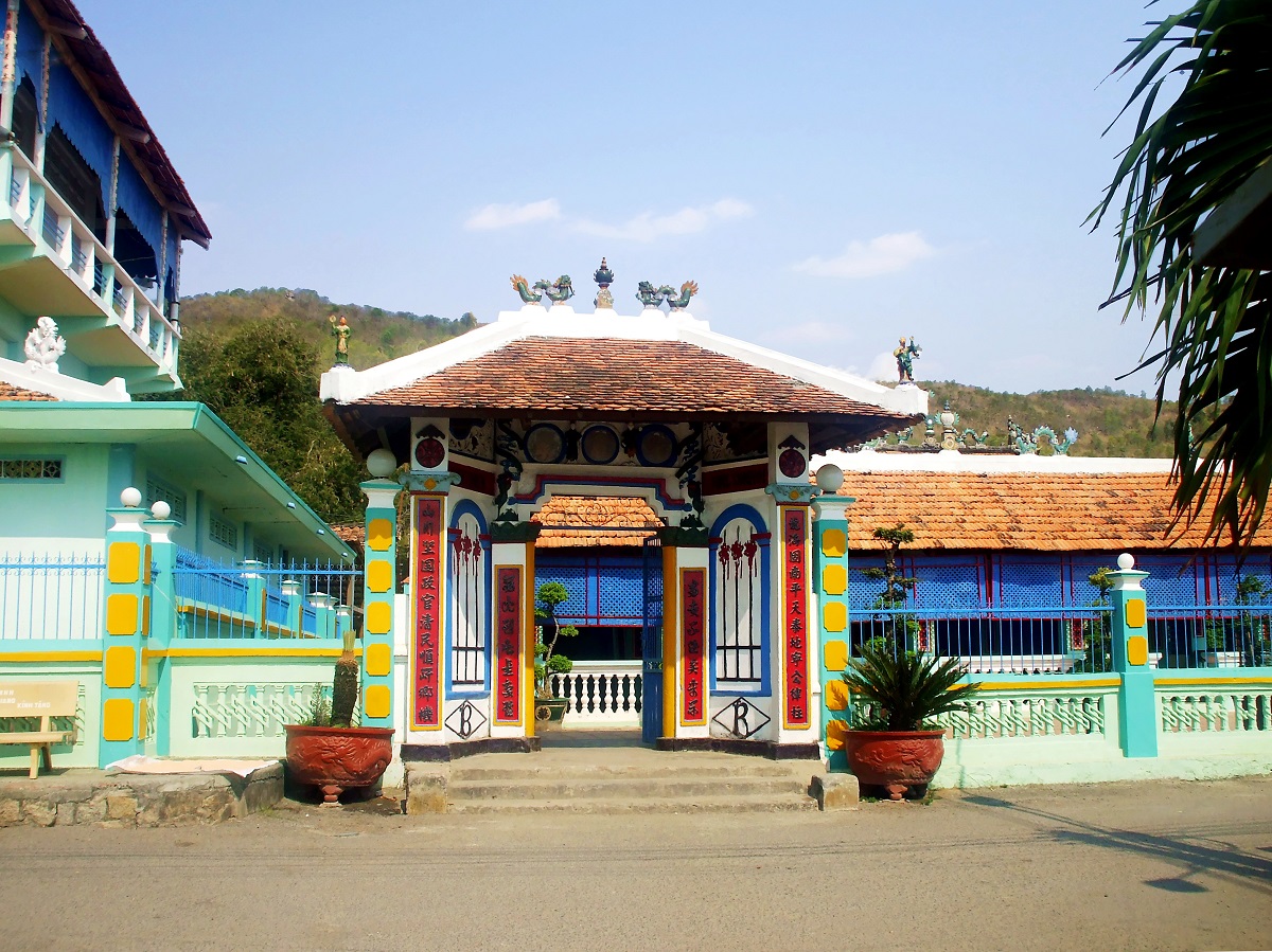 Long Son Big House (Nha Lon Long Son)