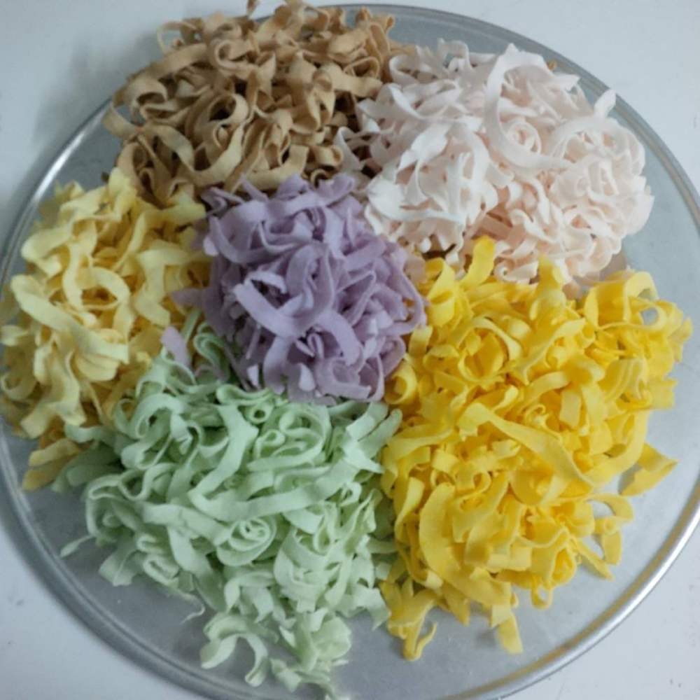 Mứt Dừa (artisanal coconut candy)