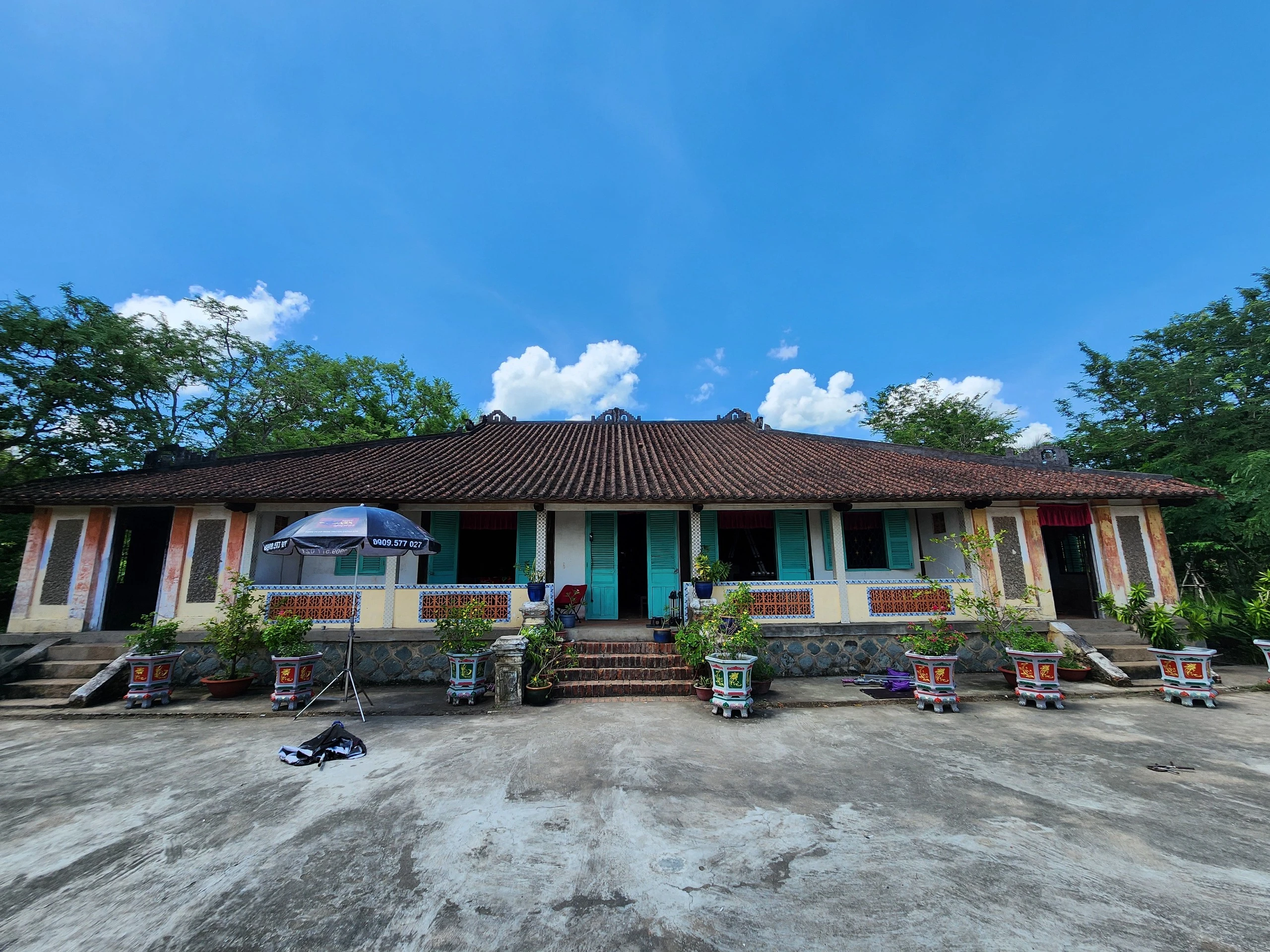 The Hundred-Pillar House (Nhà Trăm Cột)