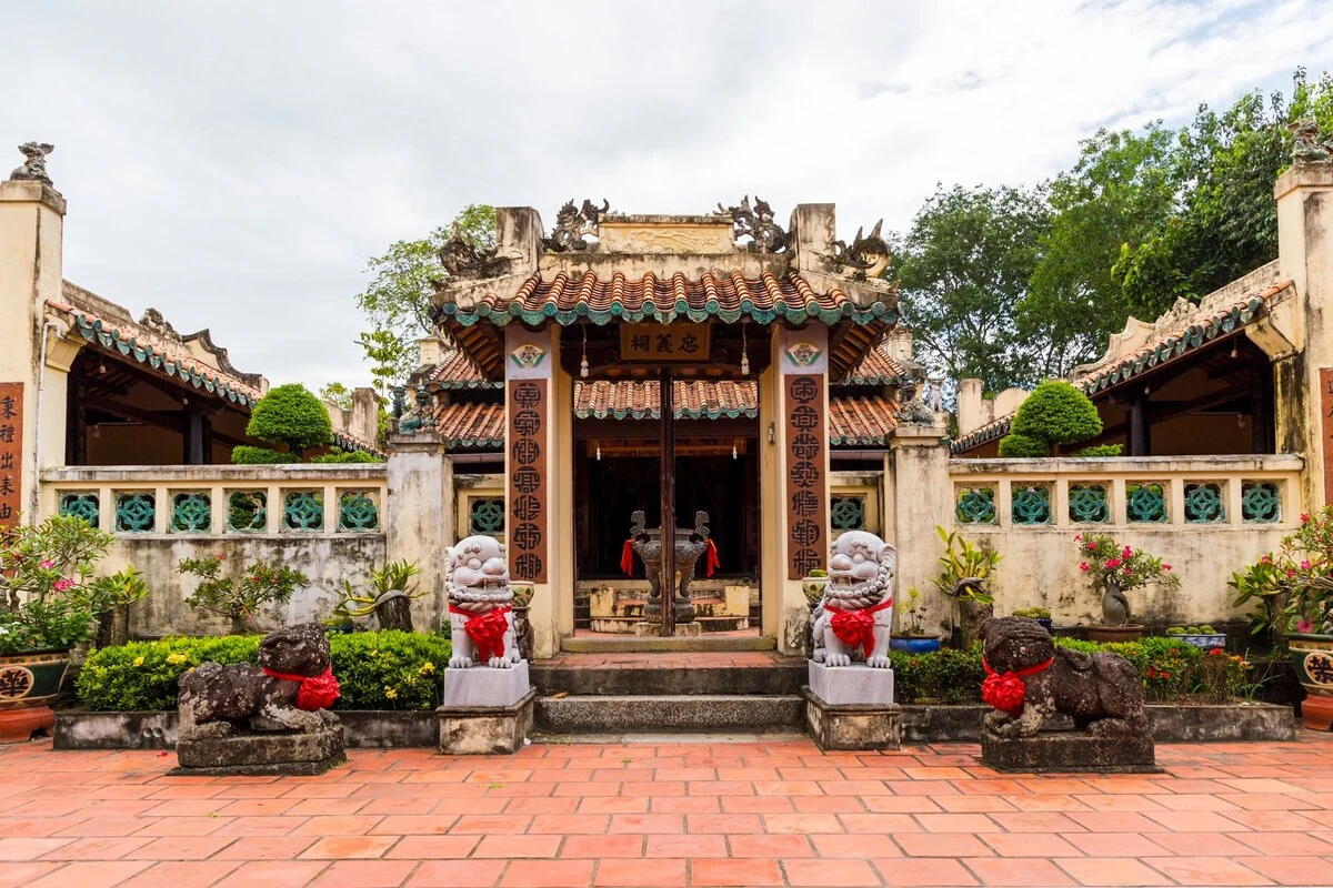 the historic Mac Cuu Family Tombs