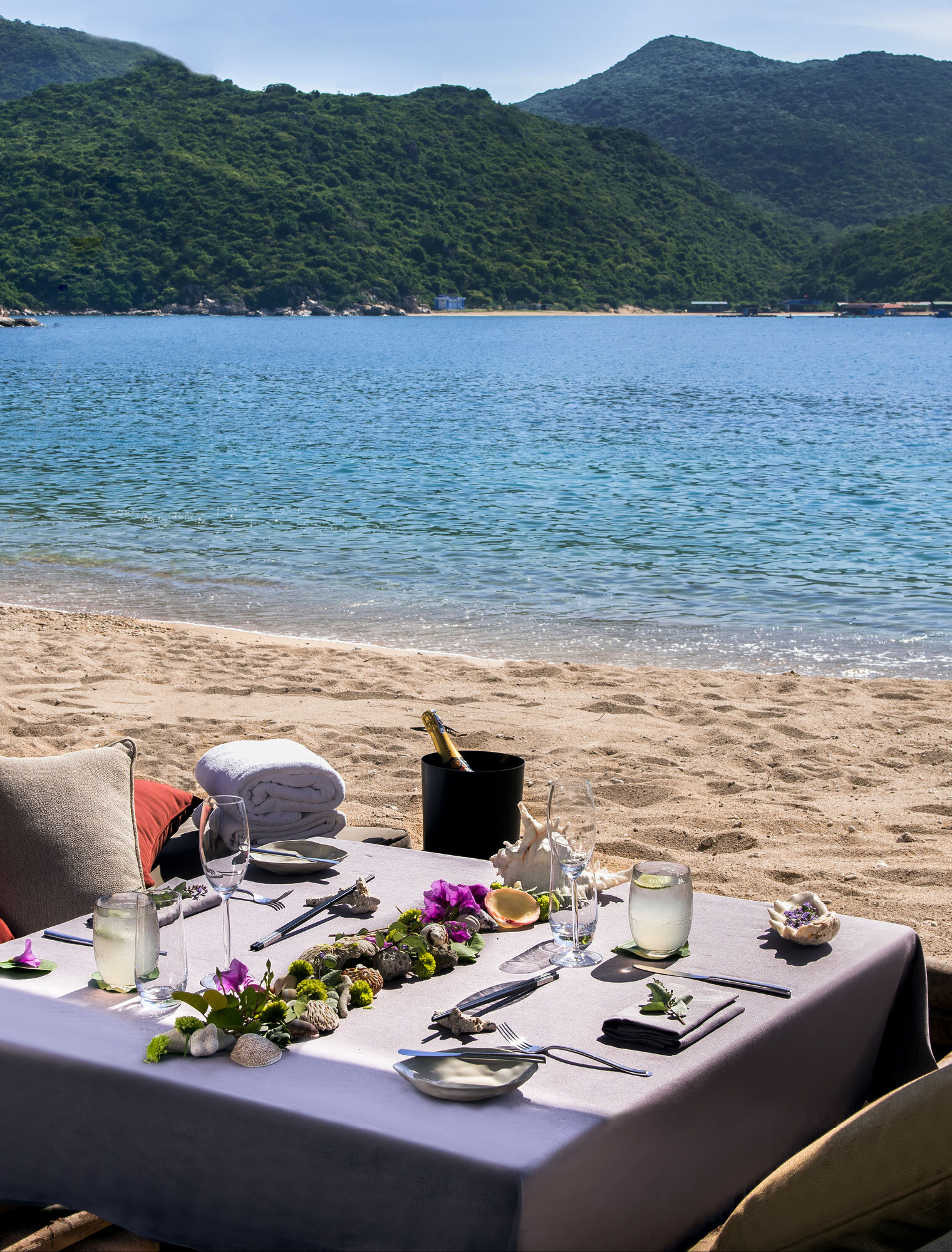 Savor fresh seafood from Vinh Hy Bay at the 6-star Amanoi resort, amidst nature and the soothing sound of lapping waves.