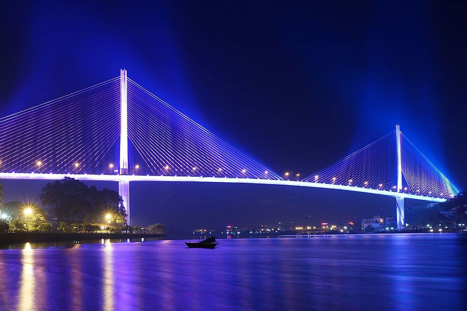 Bai Chay Bridge