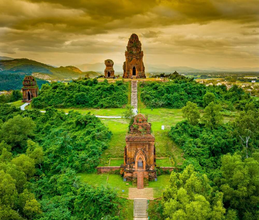 Bánh Ít Cham Towers