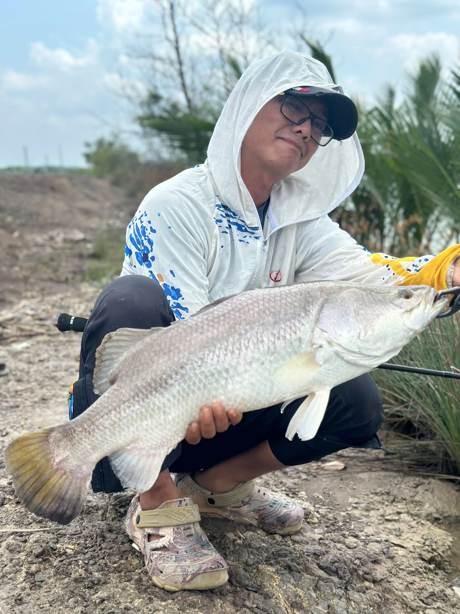 Couple-fishing-date-Ón-Saltwater-Fishing-Park-viet-nam-fishing-tours-trips-travel-anglers