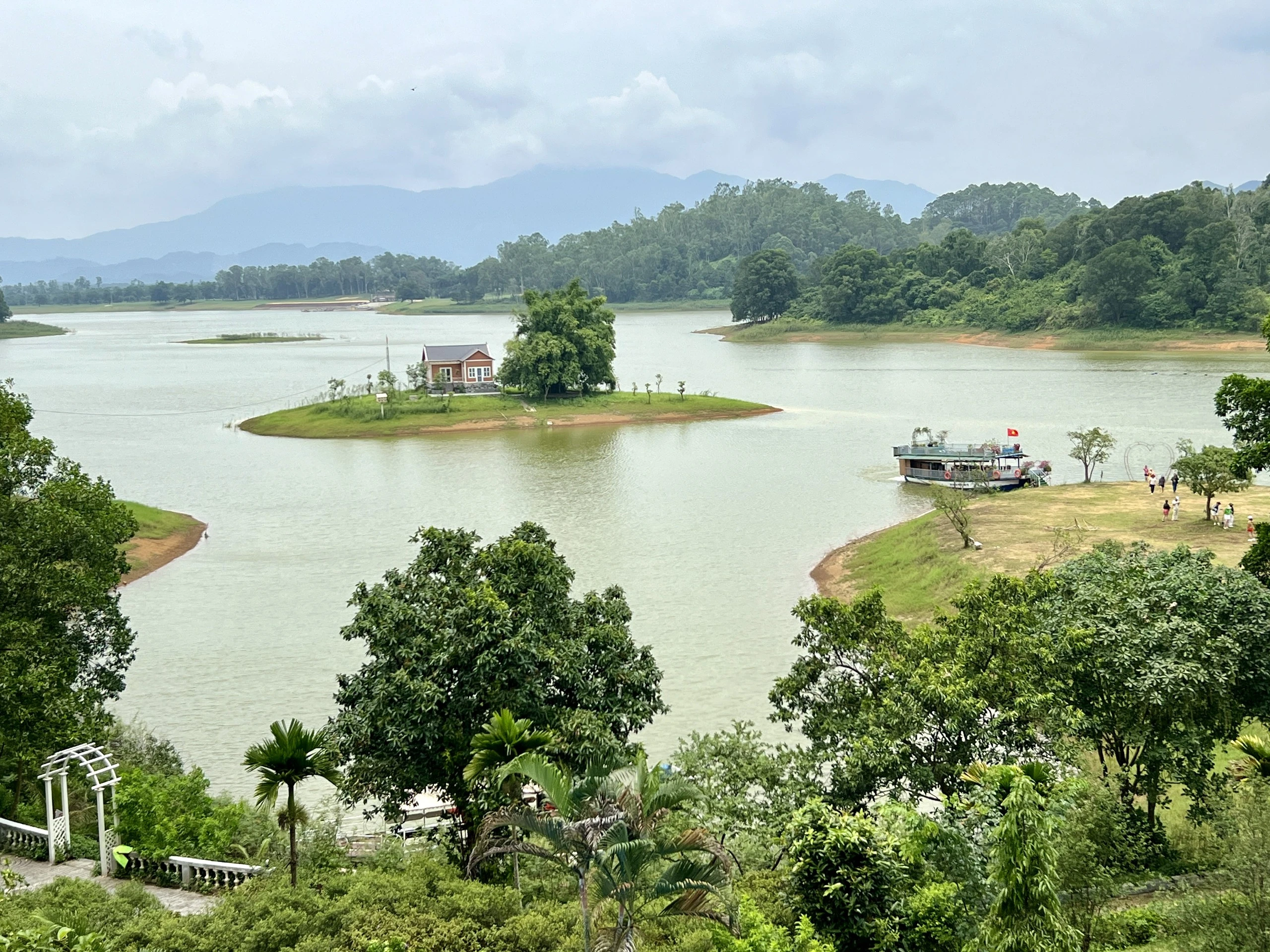 Dong Mo Lake-Vietnam-fishing-tours-trips-travelers-anglers-pro-team