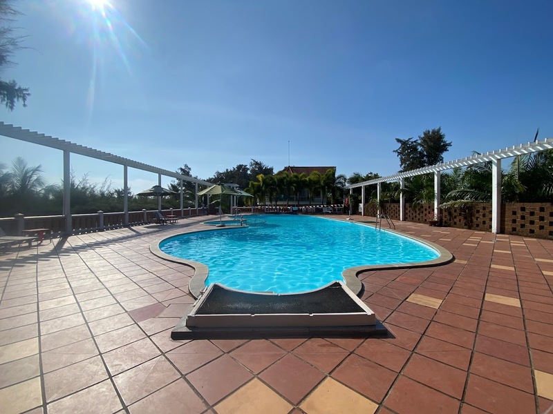 Swimming pool at Phuong Nam Pearl Resort (Phuong Nam Marine Ecotourism Area)