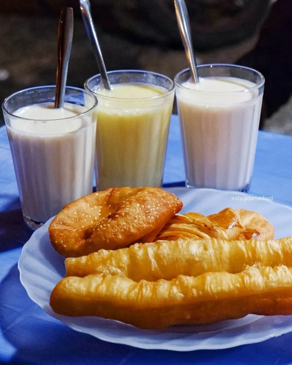 Savoring hot soy milk paired with pastries or bread is a signature culinary experience not to be missed when visiting Da Lat.