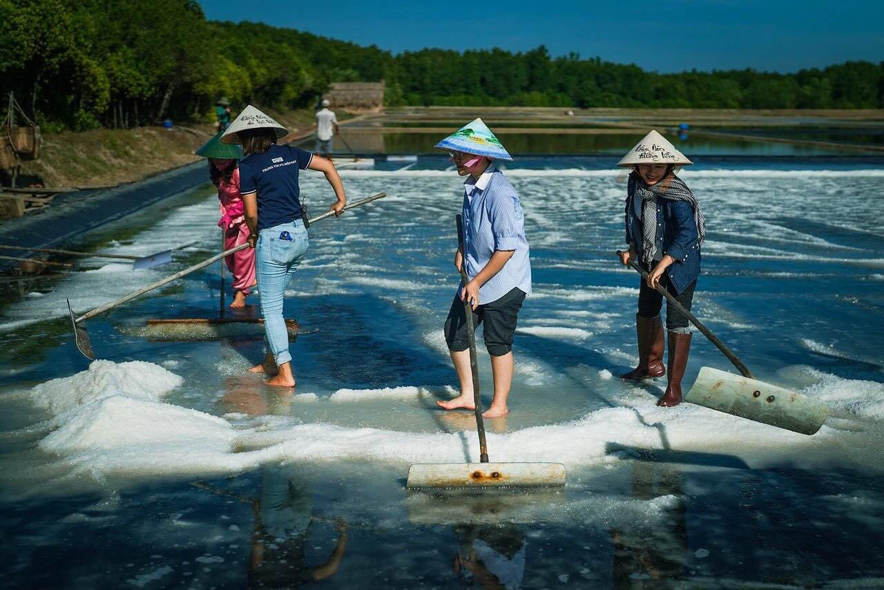 An immersive experience in the craft of salt-making on Thieng Lieng Island