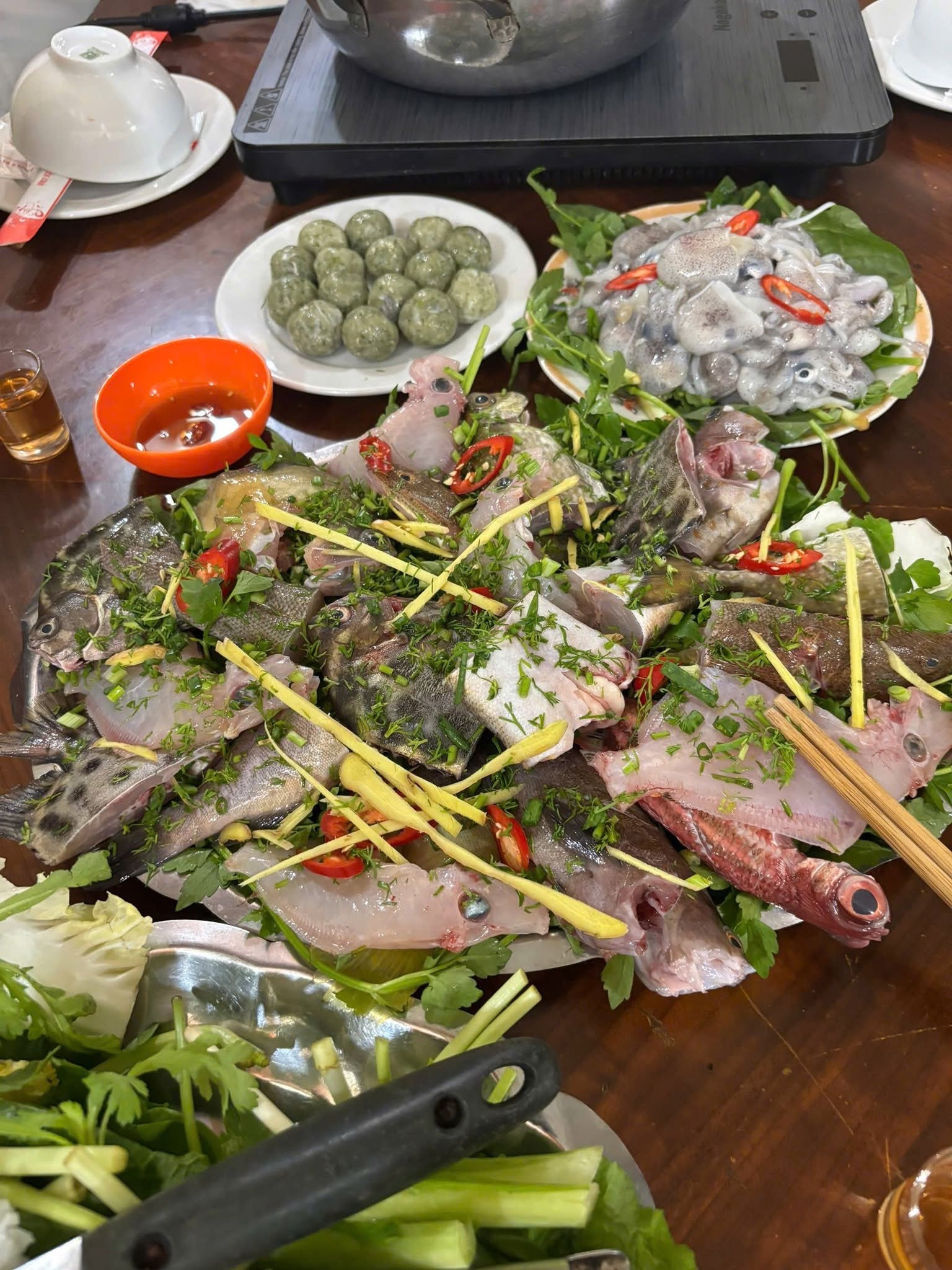 fresh grouper hotpot