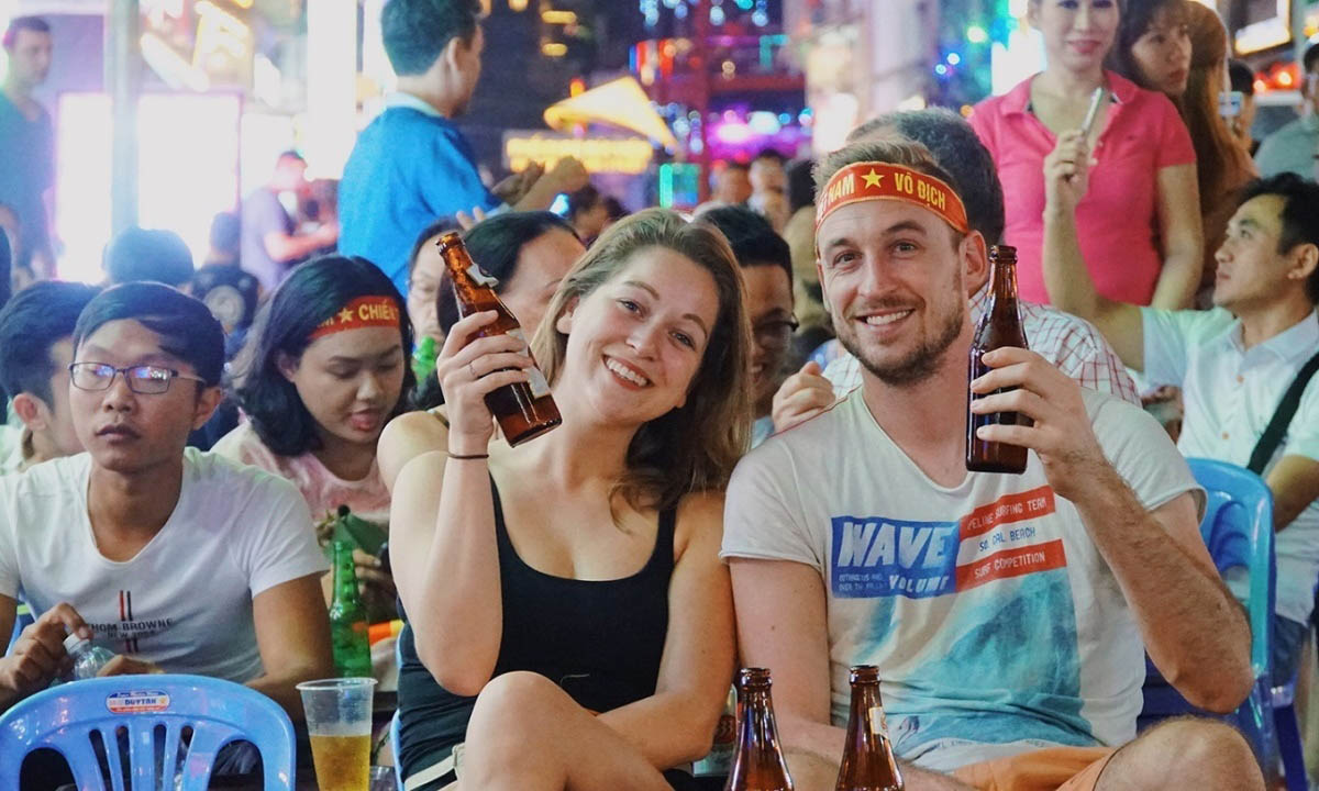 sidewalk-beer-vietnam