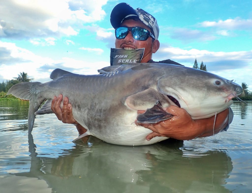 Fishing-in-Mekong-viet-nam-fishing-tours-Mekong-giant-catfish-2