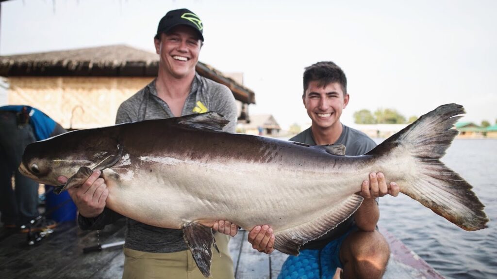 fishing-Mekong-Giant-Catfish-Bungsamran-Lake-1