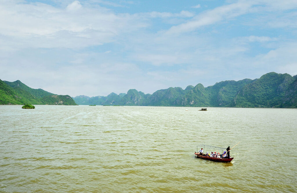 dong-thai-lake-ninh-binh-trips-viet-nam-fishing-tours-vn