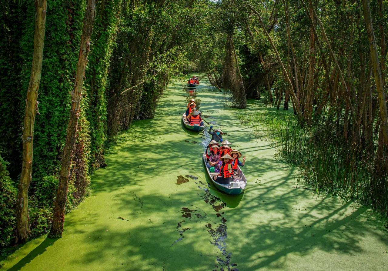 Tan Lap floating village