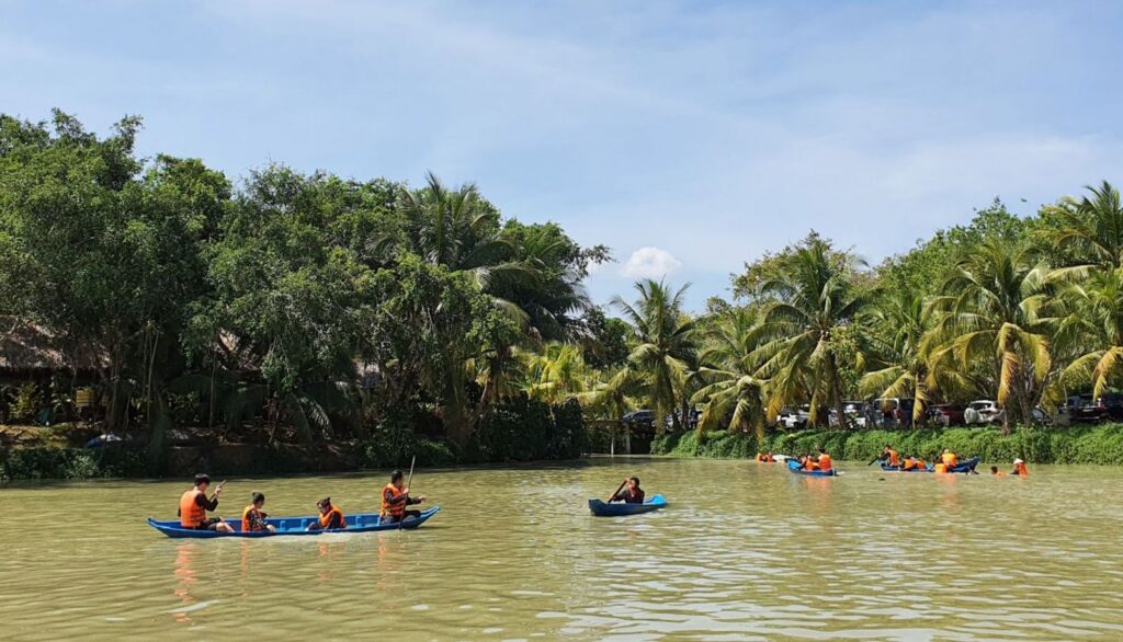 coconut-trees-ben-tre-vietnam-fishing-tour-trip-travel-2026-adventure
