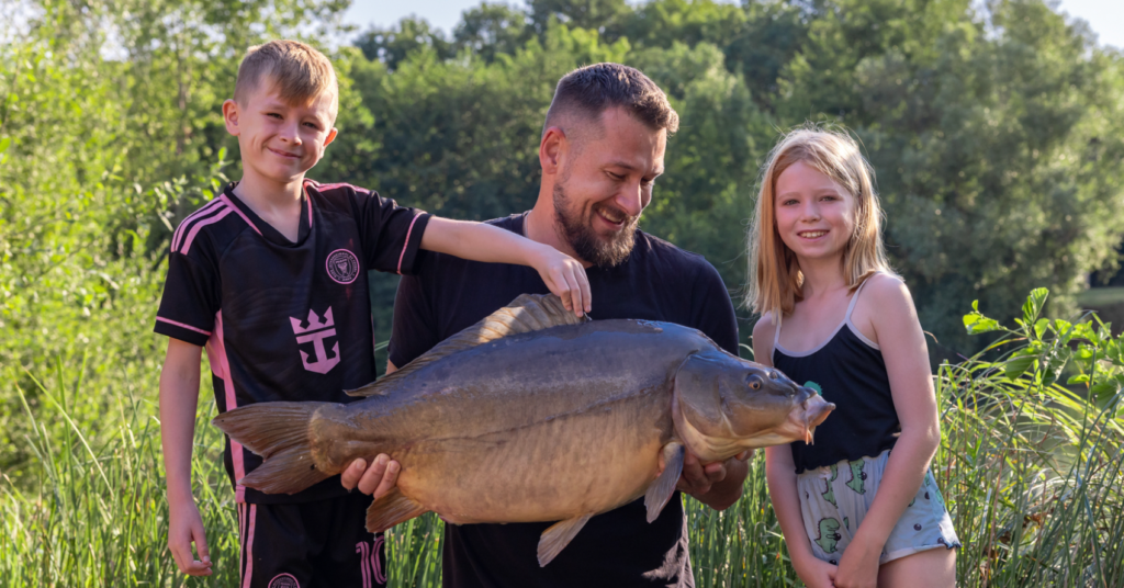 Family-fishing-in-viet-nam-tour-trip-travel-angler-2026-fly-fishing-lure-summer-1