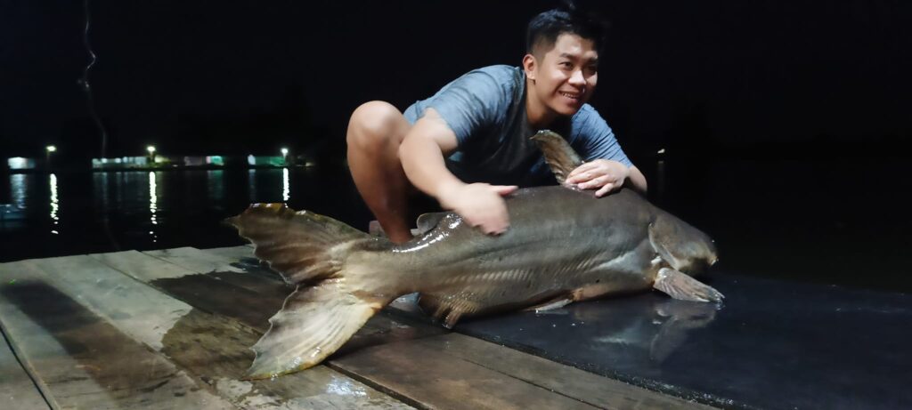 summer-Sport-fishing-charters-thailand-bangkok-bungsamran-vietnam-fishing-tour-trip-travel-lure-fly-fishing