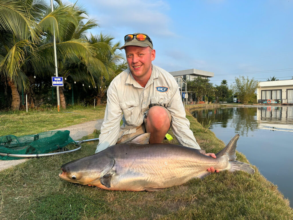 bull-arena-park-viet-nam-fishing-tour-trip-travel-anglers-summer-2026-businessmen-woman-2576