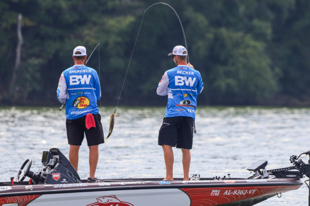 Pro-Fishing-Team-anglers-vietnam-fishing-tours-trips-travelers-summer