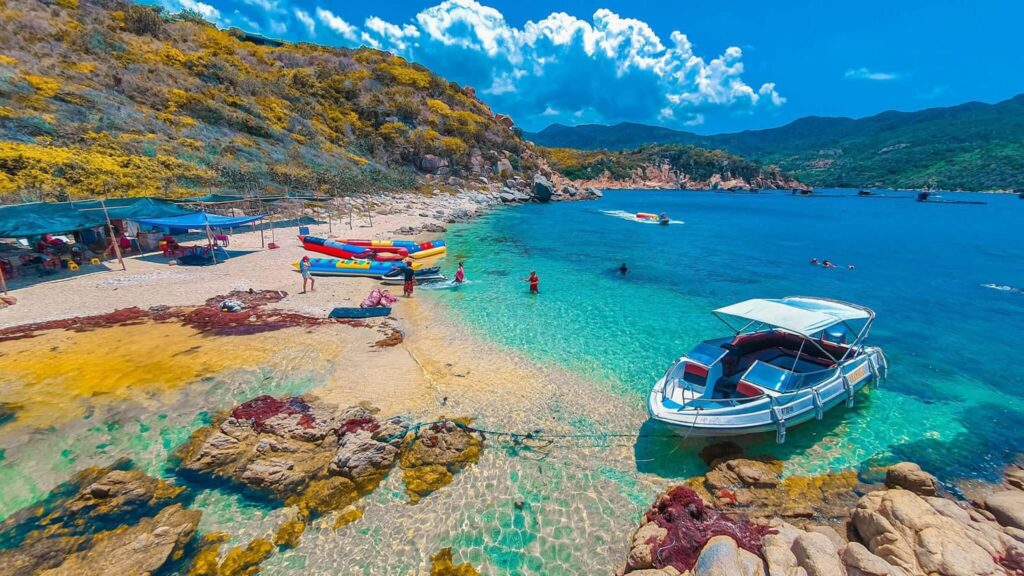 vinh-hy-bay-ninh-thuan-province-vietnam-fishing-tours-trips-anglers-travel