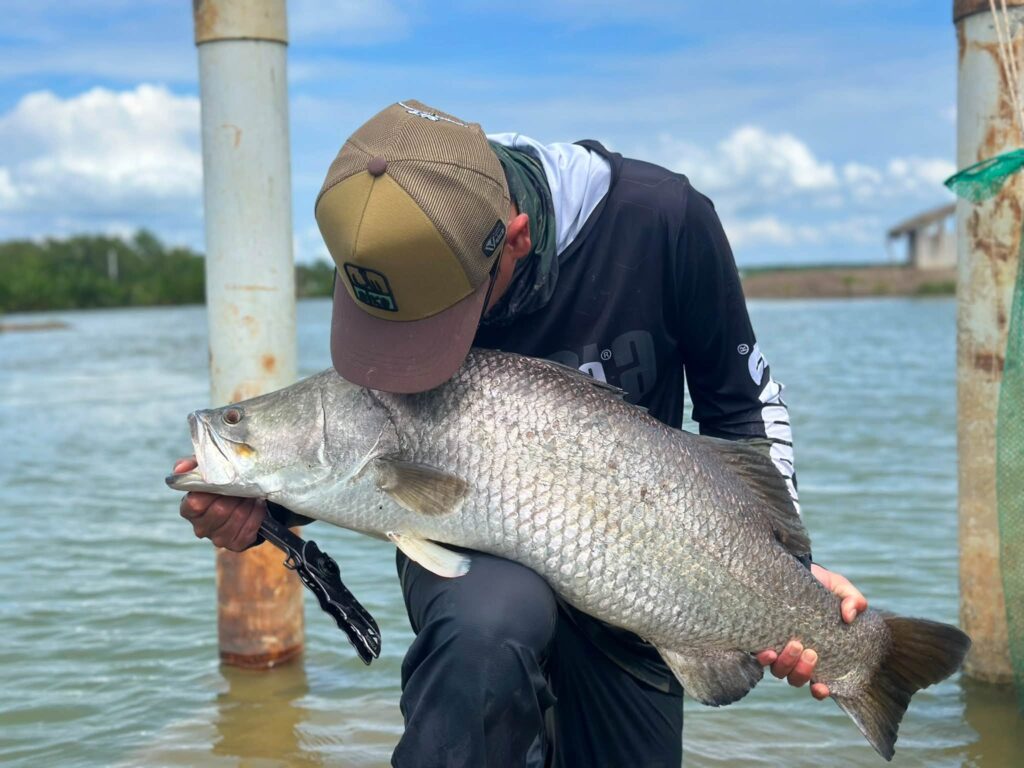 Ón-Saltwater-Fishing Park-baramundi-viet-nam-fishing-tours-trips-travel-anglers