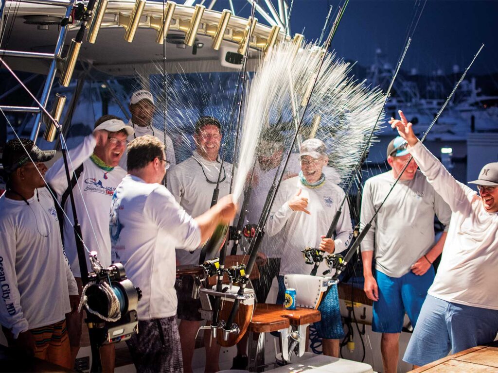 sport-fishing-team-celebrating-end-of-yeard-2026-viet-nam-fishing-tour-trip-travel-angler